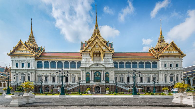 Experience the vegan life in Thailand on this vegan Thailand tour led by Vegans, Baby and Mindful Wanderlust. The tour includes the Phuket Vegetarian Festival, Bangkok and Chiang Mai. For more vegan tours, visit www.vegansbaby.com