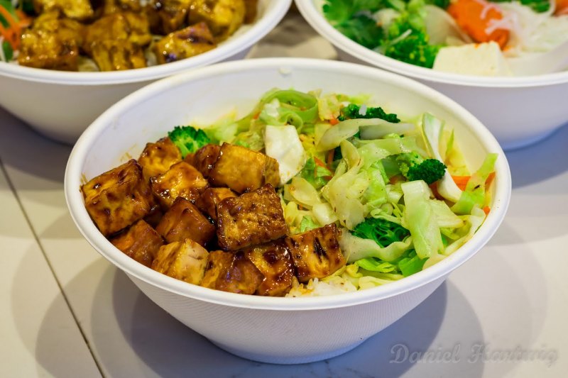 The newly opened Mumfresh at Palace Station has vegan eats. For more vegan dining in Las Vegas visit www.vegansbaby.com