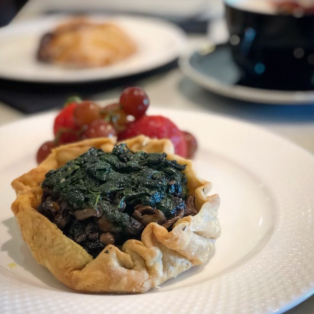 Perk up! Here are 7 vegan-friendly coffee shops we love in Las Vegas. For more vegan dining, visit www.vegansbaby.com