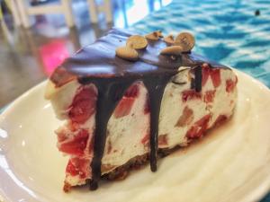 A coffee shop and juice bar with vegan options, including juices, smoothies, and nut milks, plus an organic and largely raw menu exist at the House of Alchemy. For more vegan options in Las Vegas, visit www.vegansbaby.com/vegansbaby2018