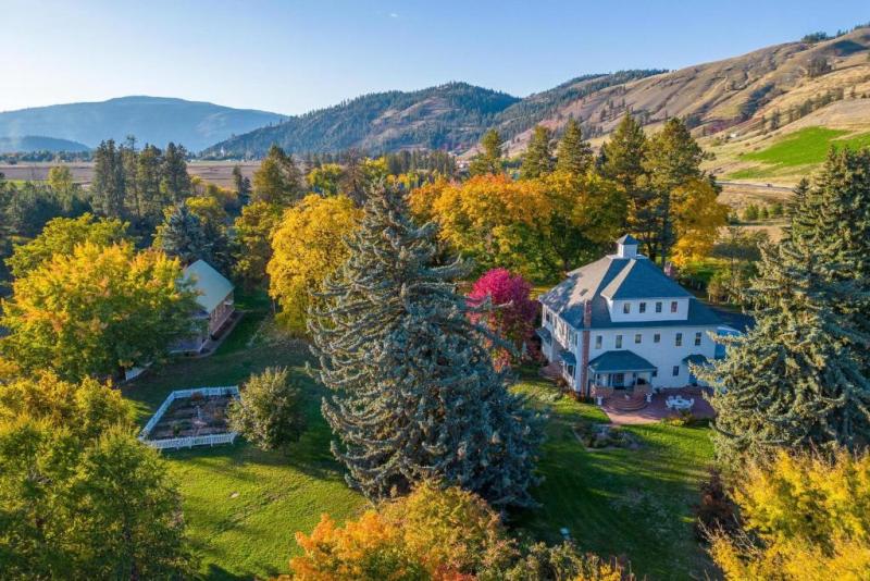 Gardenview Estate is a vegan inn in the USA