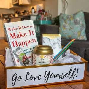 Looking for vegan holiday gifts? Vegans, Baby is proud to present the vegan holiday gift guide packed with our top picks, discount codes and giveaways! For more vegan and cruelty-free gifts, visit www.vegansbaby.com/vegansbaby2018