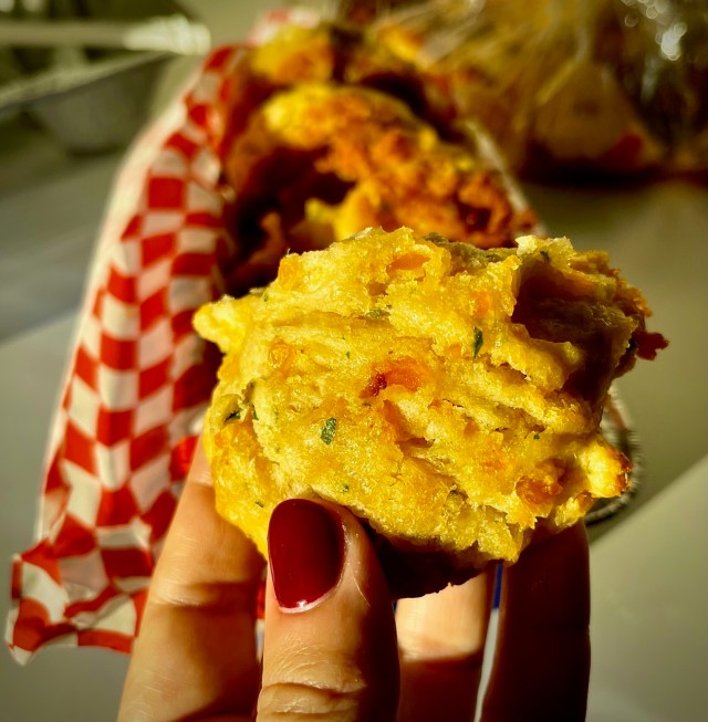 Get Red Lobster-inspired veganized cheddar biscuit mix shipped nationwide. For more vegan food products visit www.vegansbaby.com