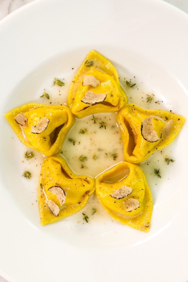 Vegans Baby and Vegan World Tours presents a NYC vegan foodie weekend Aug. 20 - 22, 2021. Reserve your spot today for this vegan food event in New York City.