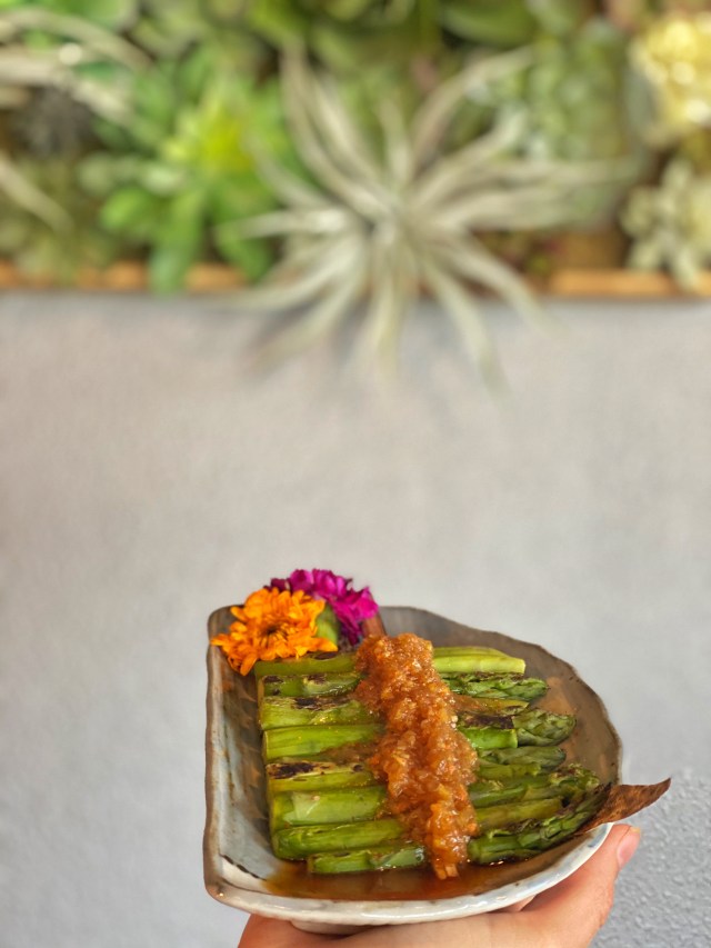 Chikyū is a plant-based Japanese restaurant in Las Vegas. The Las Vegas vegan restaurant serves izakaya and sushi. For more vegan dining in Las Vegas, visit www.vegansbaby.com