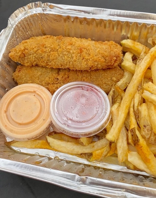Vintage Vegan Diner is a vegan comfort food ghost kitchen in Las Vegas. You can order vegan food and have it delivered to Centennial Hills and all over Las Vegas. For more vegan dining, visit www.vegansbaby.com