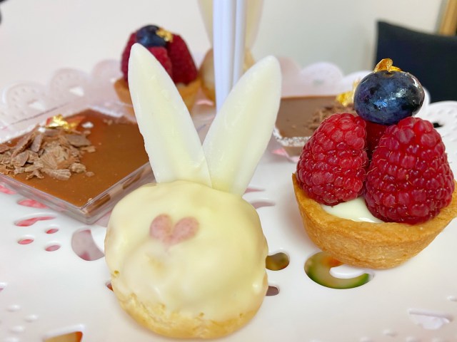 Queen of Hearts offers vegan high tea in Las Vegas. For more vegan dining in Las Vegas visit www.vegansbaby.com