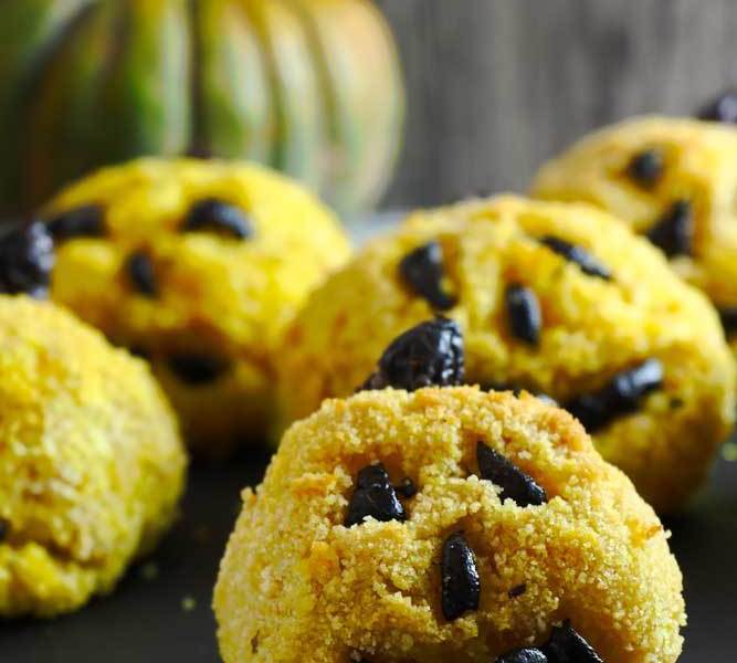 Round-up of spooky vegan Halloween recipes from vegan recipe bloggers. For more vegan recipes, visit www.vegansbaby.com