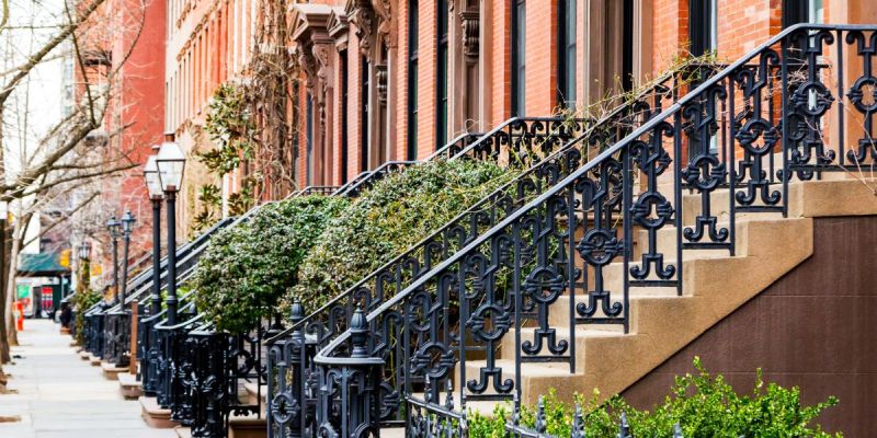 NYC neighborhood street with brownstone buildings ideal for vegan travelers