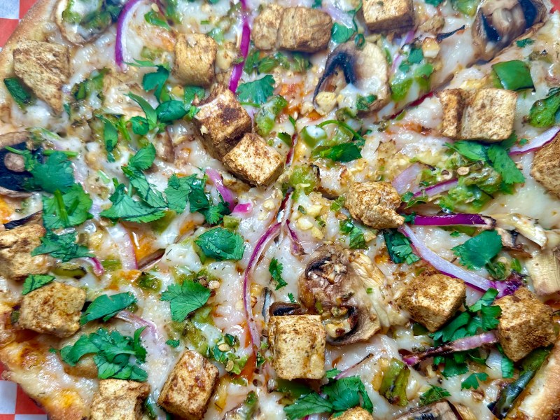 Vegan pizza near me: Pizza Twist vegan options in Las Vegas. For more vegan-friendly restaurants in Las Vegas visit www.vegansbaby.com
