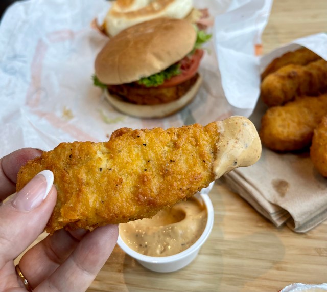 5 dishes to try at Plant Power Fast Food. For more vegan dining visit www.vegansbaby.com