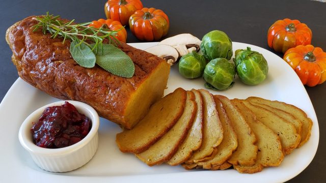 Where to dine in and take out for a vegan Thanksgiving in Las Vegas. For more info on vegan dining in Las Vegas, visit www.vegansbaby.com
