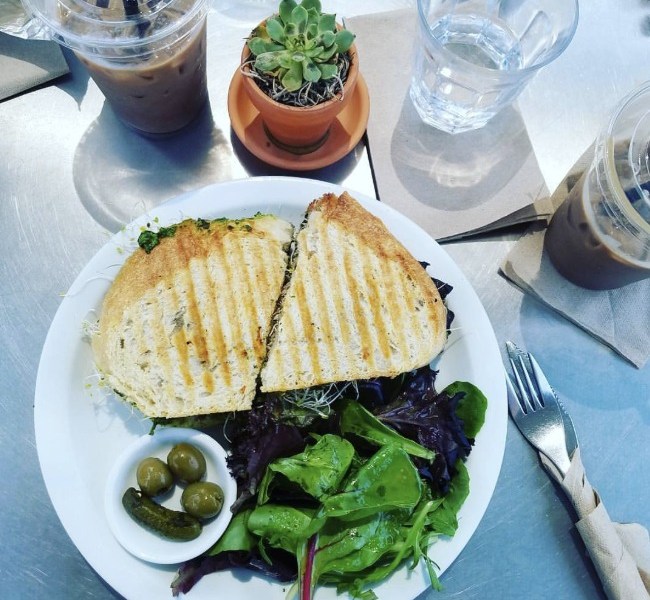 Looking for vegan options in Bakersfield, California? Here's a guide to vegan and vegan-friendly restaurants in Bakersfield, California. For more vegan dining around the world, visit www.vegansbaby.com/vegansbaby2018