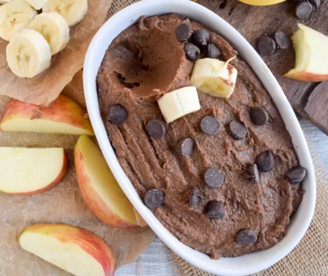 Looking for vegan dessert hummus recipes? We've compiled seven sweet hummus dessert recipes for you! For more of the best vegan recipes, visit www.vegansbaby.com