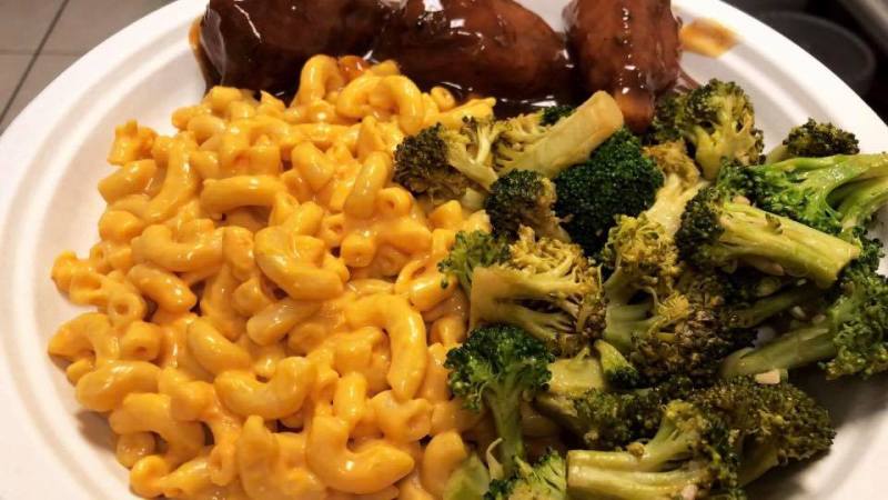 A guide to vegan restaurants in Tampa Bay, Florida. For more vegan dining around the world, visit www.vegansbaby.com/vegansbaby2018