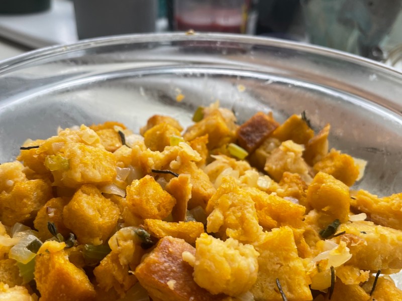 easy air fryer recipe: vegan thanksgiving stuffing